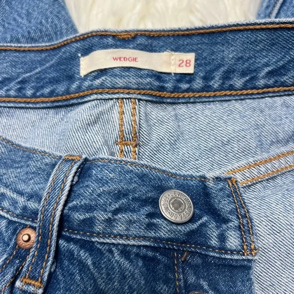 Vintage Levi’s with Capital Letter E women’s wedgie Distressed Jeans size 28 - Picture 11 of 13